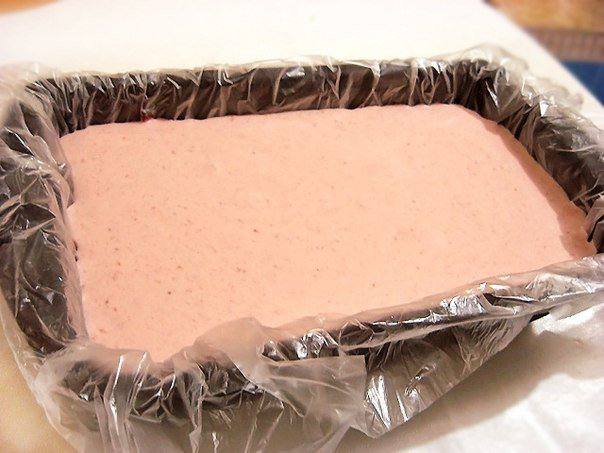 Рецепт Сливочно-клубничный торт-мороженое шаг-7