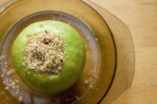 Рецепт Яблоки, запеченные с медом и орехами шаг-1