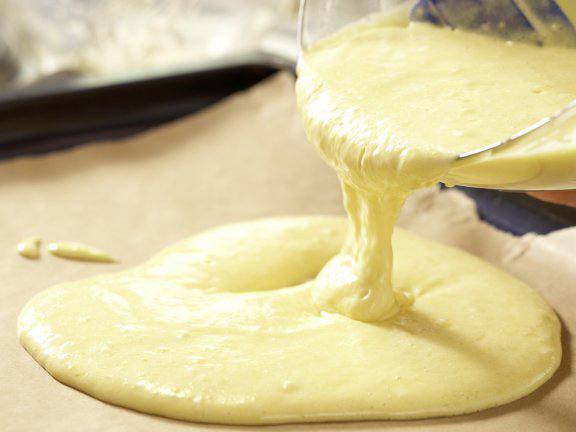 Рецепт Бисквитные пирожные со сливочным кремом шаг-3