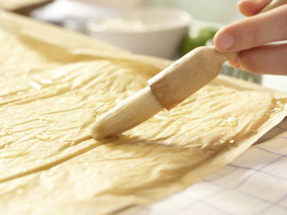 Рецепт Бисквитные пирожные со сливочным кремом  шаг-4