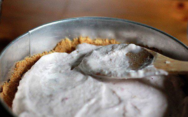 Рецепт Клубничный чизкейк из мороженого шаг-5