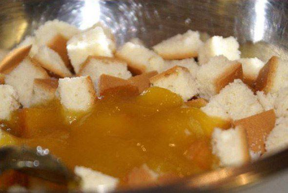Рецепт Малиново-персиковый бисквитный торт шаг-8
