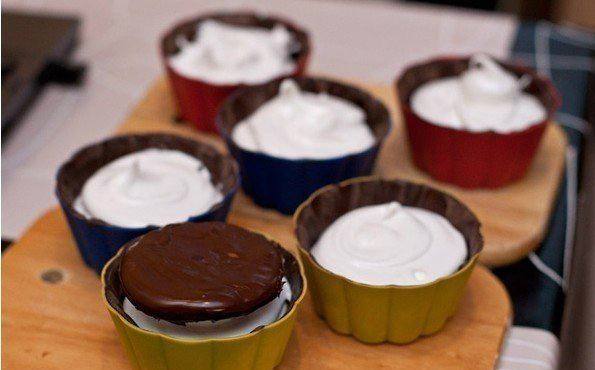 Рецепт Шоколадные пирожные с маршмэллоу шаг-6