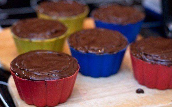 Рецепт Шоколадные пирожные с маршмэллоу шаг-7