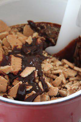 Рецепт Торт с печеньем, шоколадом и сгущенным молоком  шаг-2