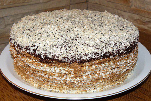 Как приготовить вафельный торт с орехами и шоколадной карамелью