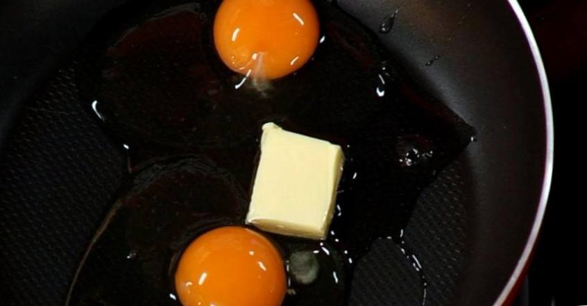 Рецепт Десерт из каннеллони с яичной смесью, орехами и медовым соусом  шаг-2