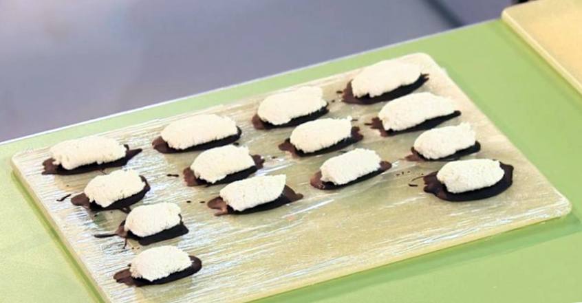 Рецепт Домашние ванильные сырки в шоколадной глазури  шаг-2