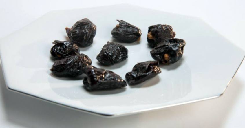 Рецепт Грецкий орех в черносливе  шаг-2