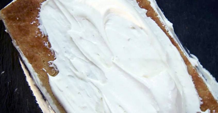 Рецепт Малиновый торт со сливочным кремом шаг-9