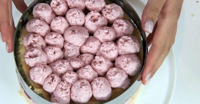 Рецепт Миндальный бисквит под ягодным суфле шаг-9
