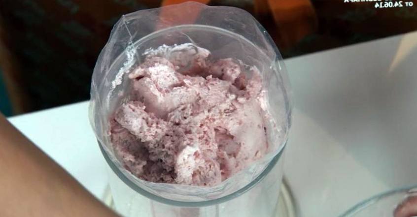 Рецепт Миндальный бисквит под ягодным суфле шаг-6