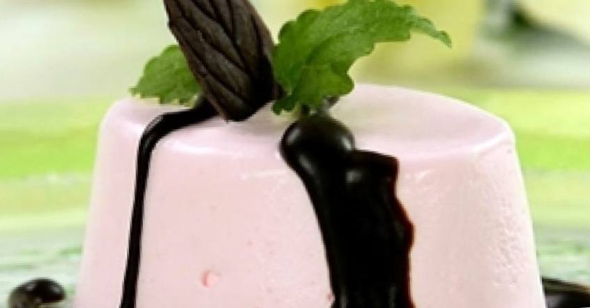 Рецепт Мусс молочный с шоколадным соусом  шаг-2