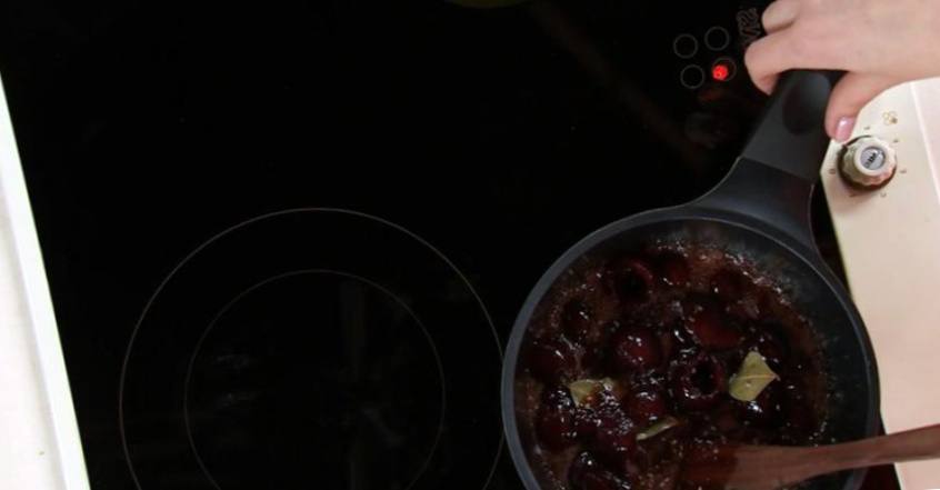 Рецепт Рисовый пудинг с черешневым чатни шаг-1