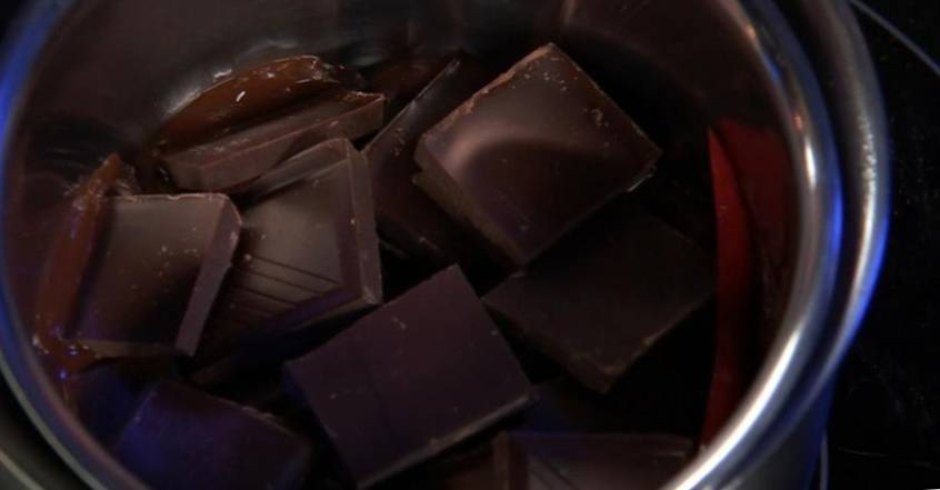 Рецепт Шоколадный десерт с чили шаг-1