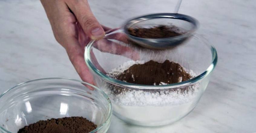 Рецепт Шоколадный пудинг с кофейным соусом шаг-1