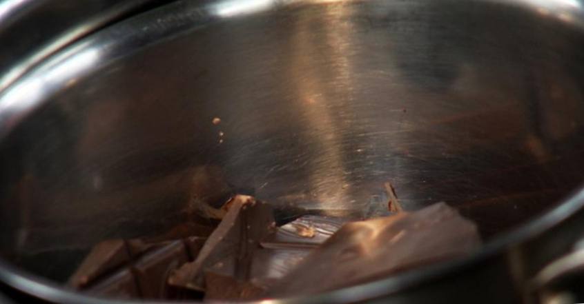 Рецепт Шоколадное фондю с фруктами шаг-1