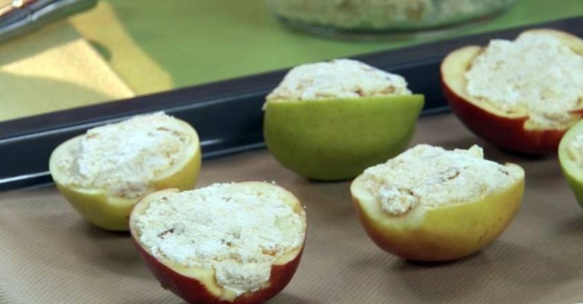 Рецепт Запеченные яблоки с творогом и изюмом  шаг-2