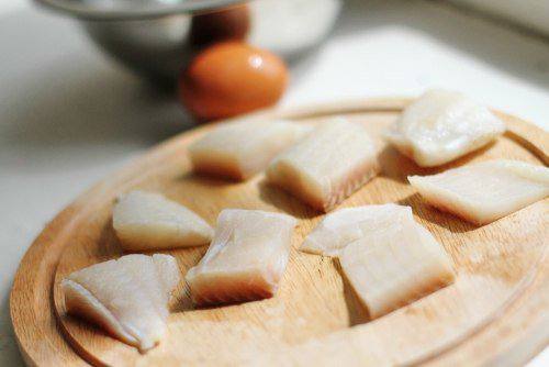 Рецепт Рыба в кляре со сметанным соусом шаг-1