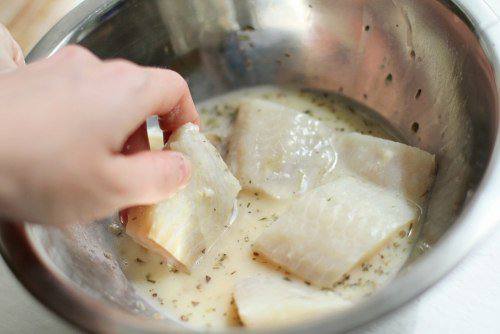 Рецепт Рыба в кляре со сметанным соусом шаг-3