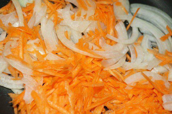 Рецепт Скумбрия с морковью и луком  шаг-2