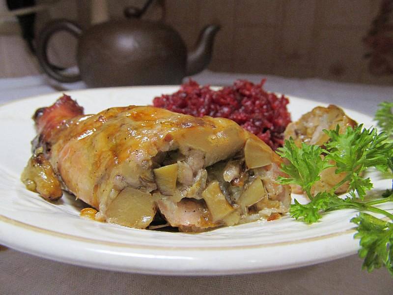 Голень куриная фаршированная грибами и сыром в духовке рецепт с фото