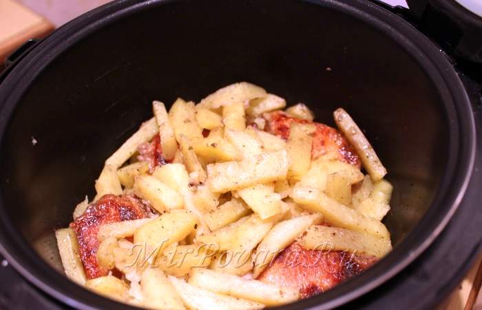 Рецепт Бедрышки с картофелем в мультиварке шаг-9