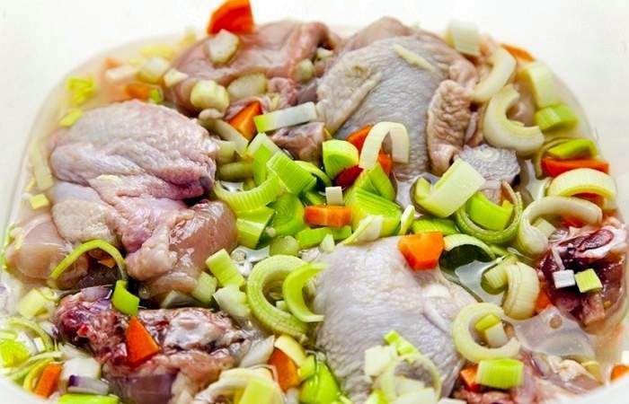 Рецепт Фрикасе из курицы с овощами в винном соусе шаг-1