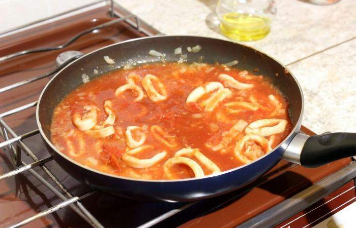 Рецепт Испанская паэлья с креветками и кальмаром шаг-8