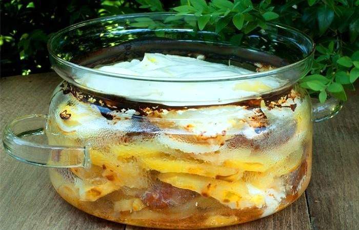 Рецепт Картофель, запеченный с колбасой и яйцами  шаг-4