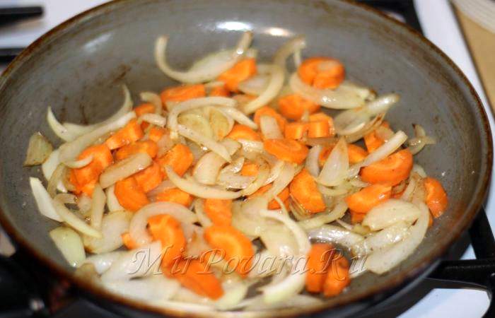 Рецепт Картофель с курицей и грибами в горшочке шаг-9
