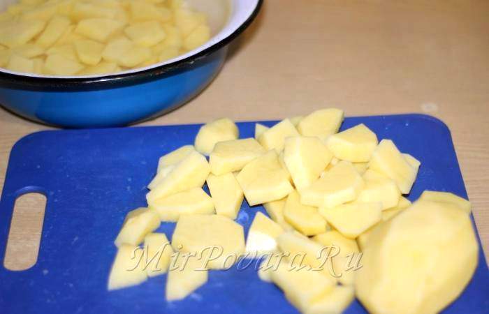 Рецепт Картофель с курицей и грибами в горшочке  шаг-4
