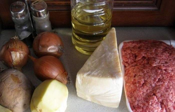 Рецепт Картофельная запеканка с фаршем на скорую руку шаг-1