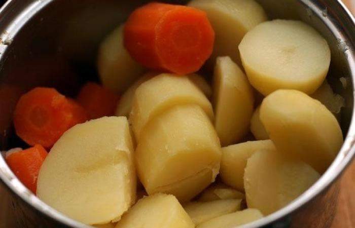 Рецепт Картофельная запеканка с курицей и шпинатом шаг-1