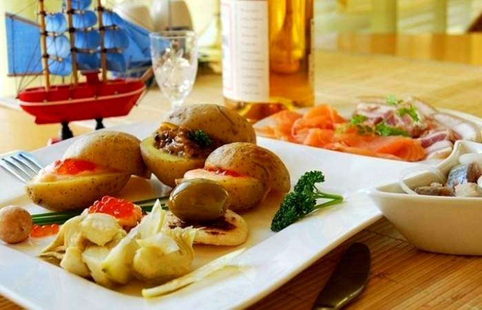 Рецепт Картофельные сундучки с шампиньонами, лососем и икрой шаг-10
