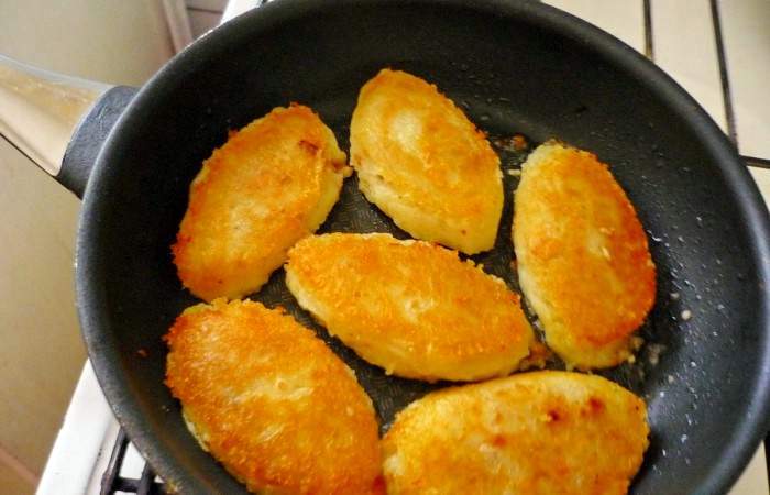Рецепт Картофельные зразы с мясным фаршем шаг-6