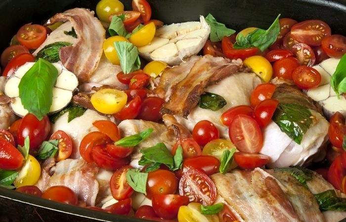 Рецепт Курица по-итальянски с беконом, фасолью и базиликом шаг-3