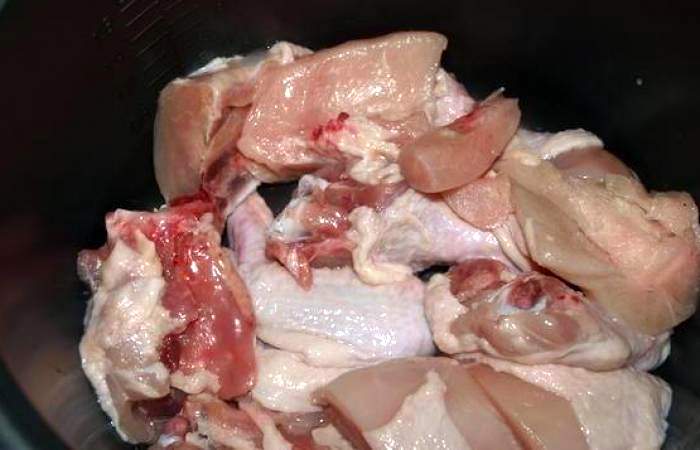 Рецепт Курица в соусе в мультиварке шаг-1