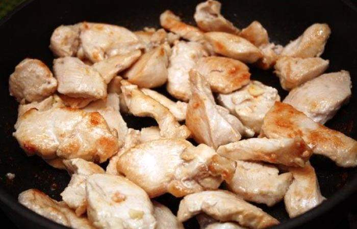 Рецепт Куриная грудка в сливочном соусе шаг-1