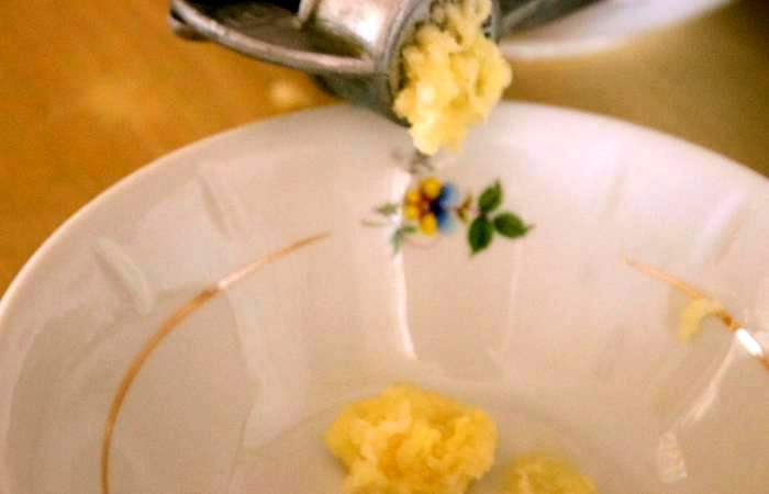 Рецепт Куриные бедра с картофелем в рукаве шаг-1