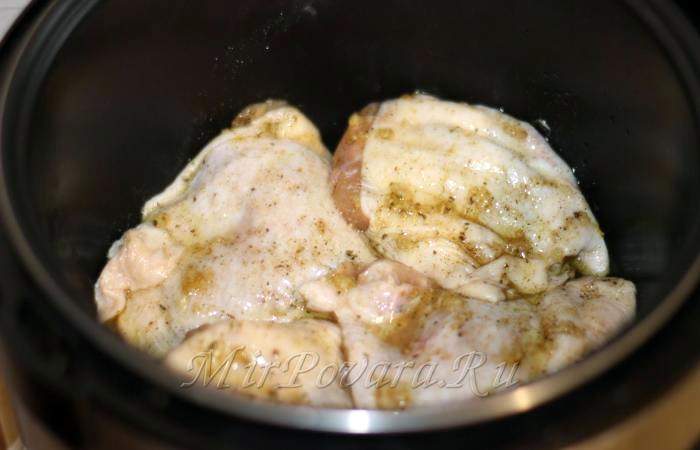 Рецепт Куриные бедрышки, жареные в мультиварке шаг-3
