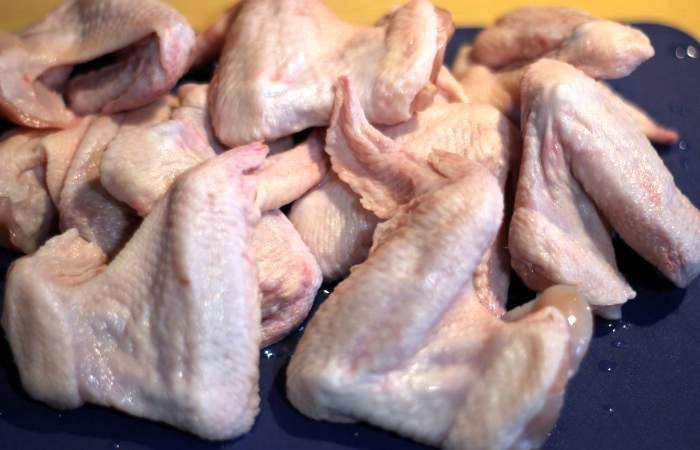 Рецепт Куриные крылышки в розовом соусе шаг-3