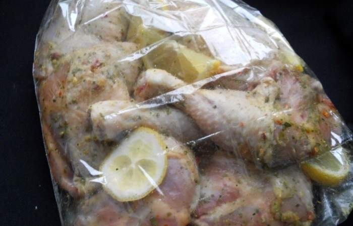 Рецепт Куриные ножки, запеченные с лимоном в рукаве шаг-1