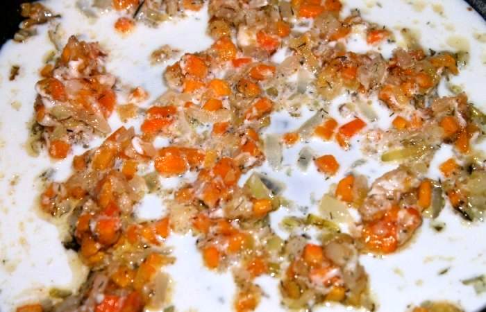Рецепт Куриные отбивные с картофельной начинкой и овощным соусом шаг-11