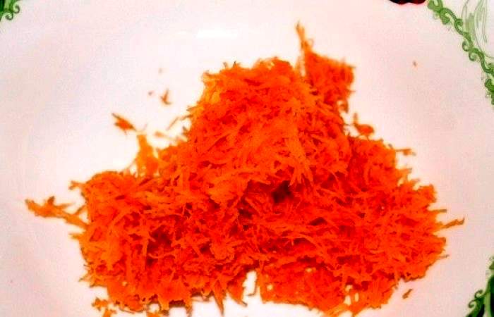 Рецепт Морковные котлеты с сыром и изюмом шаг-1