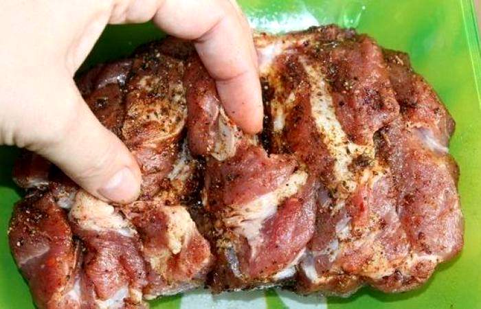 Рецепт Мясо с айвой в мультиварке  шаг-2