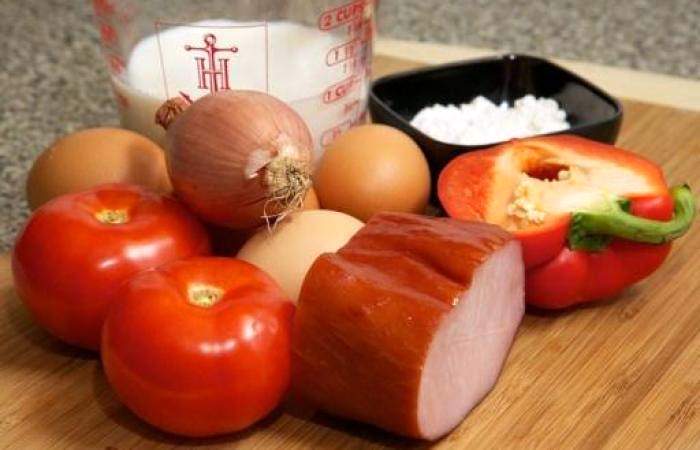 Рецепт Омлет с беконом и овощами в духовке шаг-1