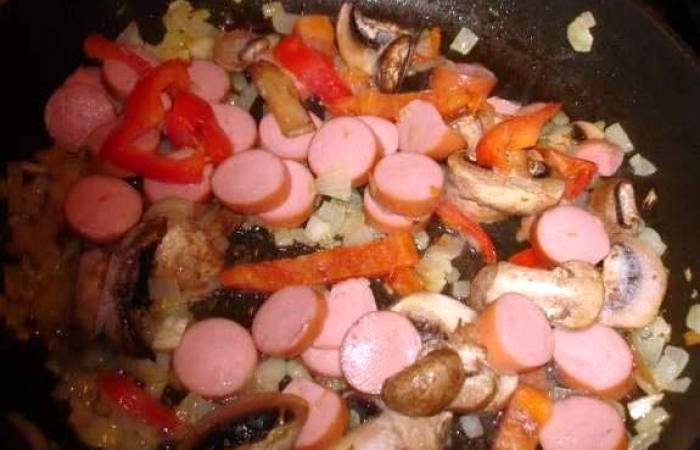 Рецепт Паэлья с сосисками и грибами  шаг-2