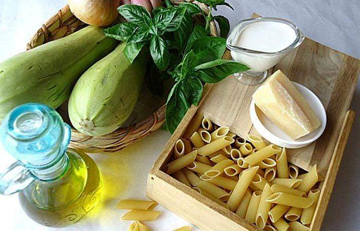 Рецепт Паста с базиликом и цукини шаг-1