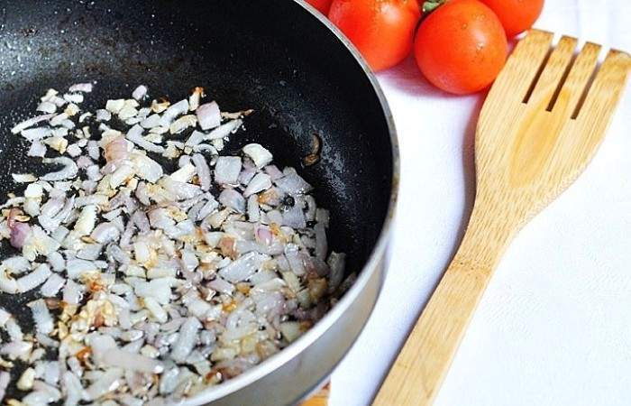Рецепт Паста с морепродуктами под томатным соусом  шаг-2